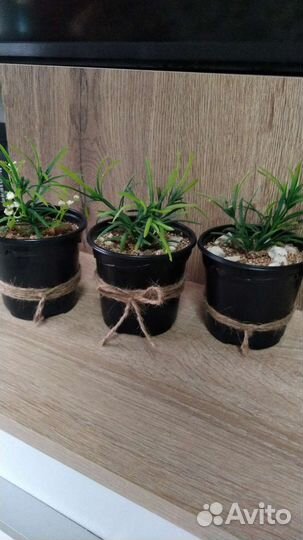 Искусственные цветы в горшках травка