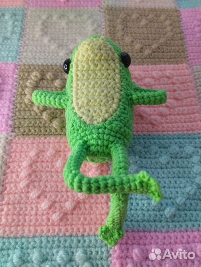 Вязаный лягушонок