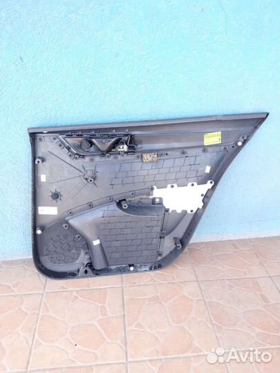 Skoda Rapid задняя левая обшивка двери