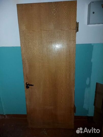 Дверь входная деревянная