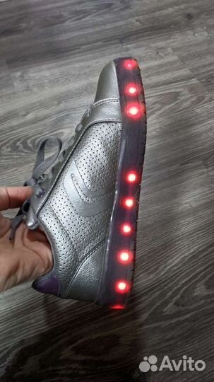 Кроссовки для девочки светящиеся 35 размер