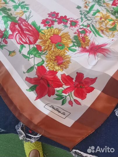 Большой красивый платок