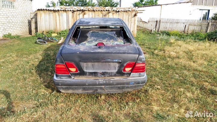 Mercedes-Benz E-класс 3.2 AT, 1997, битый, 350 000 км