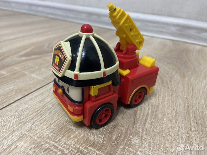 Игрушка-трансформер из мультфильма Робокар Поли