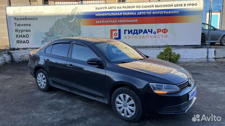 Клапан вакуумный Volkswagen Jetta (A6) 03C103201K