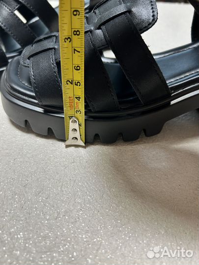 Новые кожаные босоножки 38 р