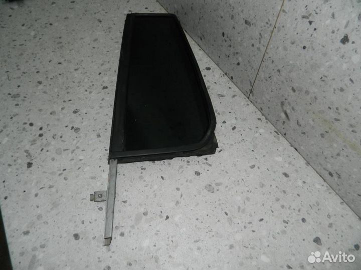 Стекло двери задней левой форточка Land Rover Disc