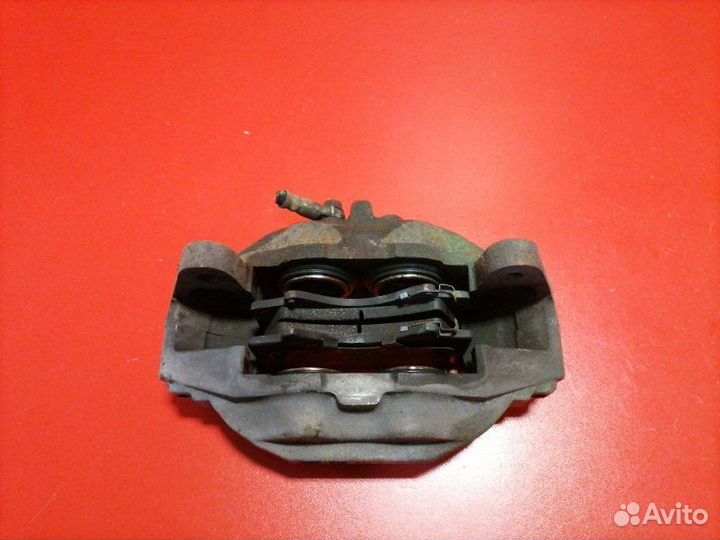 Суппорт передний правый Lexus Lx570 URJ201L 3UR-FE