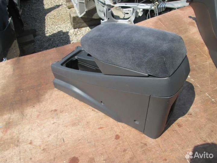 Бардачок между сиденьями Honda Torneo CF3 F18B