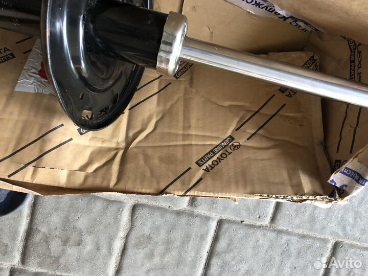 Амортизатор передний левый RAV 4 XA 40