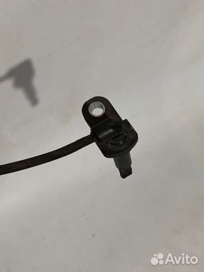 Датчик abs передний левый Toyota Camry V70/V75