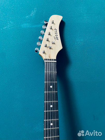 Электрогитара с усилителем