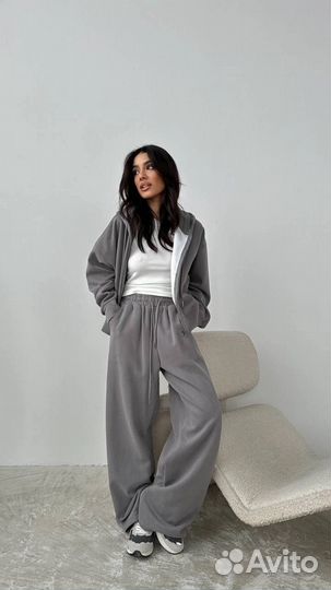 Спортивный костюм женский