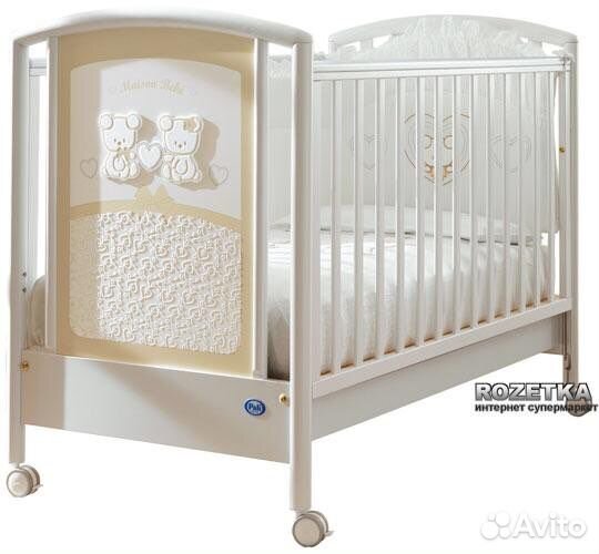 Детская кроватка и комод