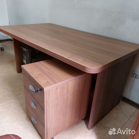Стол офисный с тумбой