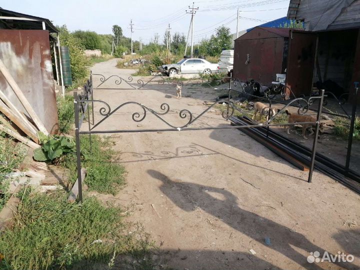 Ограда для кладбище, кресты, лавочки