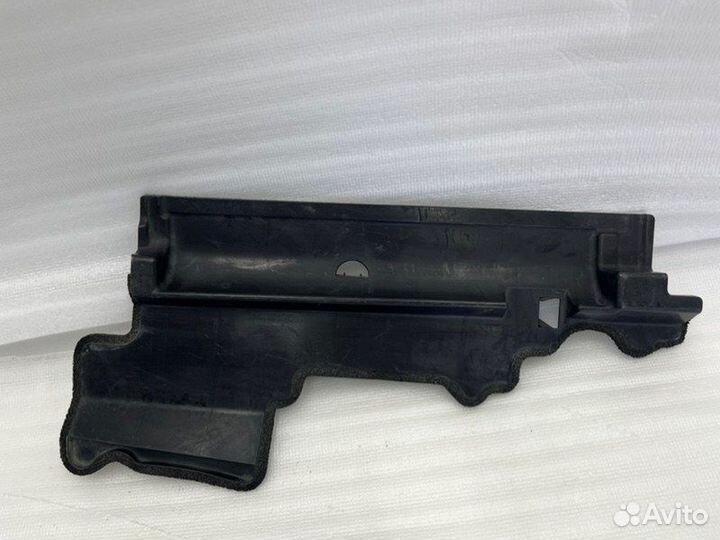 Дефлектор радиатора передний левый Lexus Es 350