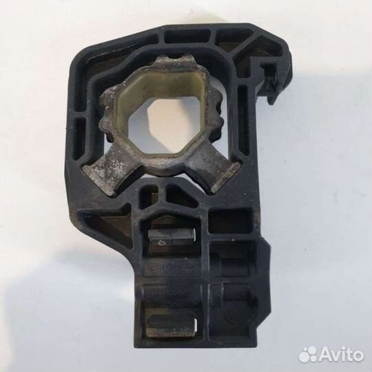 Кронштейн радиатора 7575247 BMW 7 F01/F02 4.4 Бенз