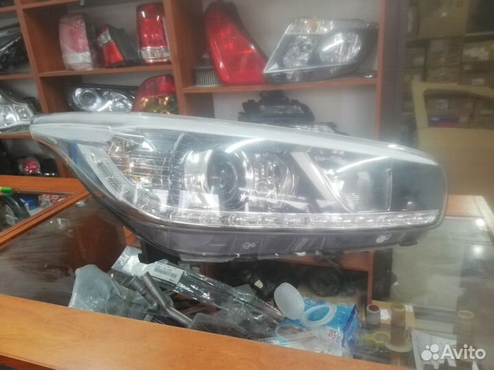 Фара Kia Ceed