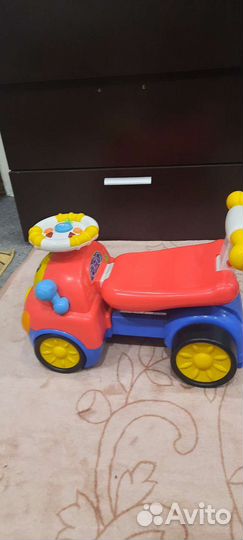 Детская машинка собирается в ходунки