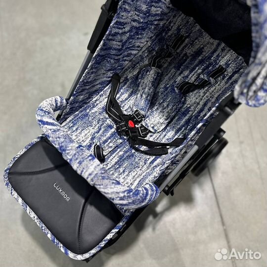 Прогулочная коляска новая