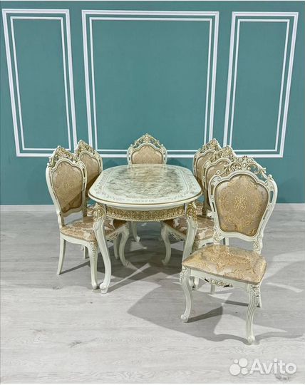 Стол и стулья