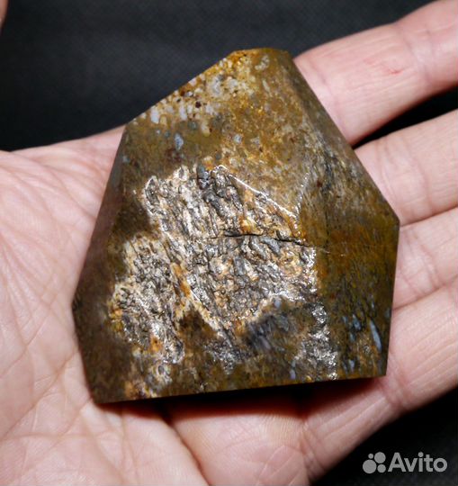 Кристалл, кость динозавра, США, Юта