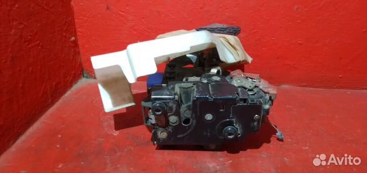 Туарег замок двери передней правой 9 контактов