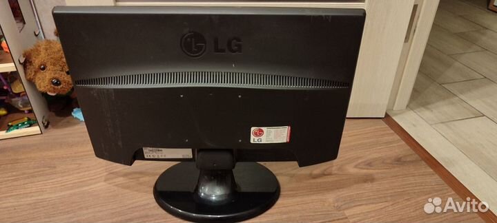 Монитор LG flatron w2243s