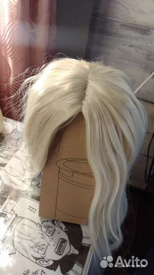 Длинный, светлый парик
