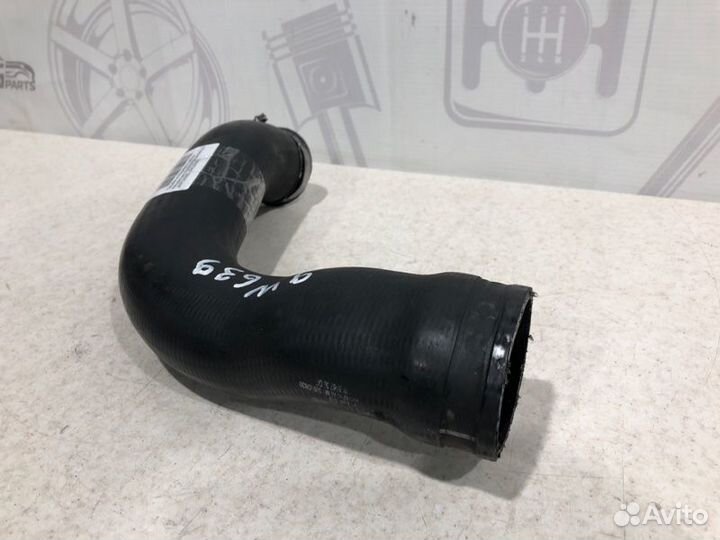 Патрубок интеркулера от турбины Mercedes-Benz Vito