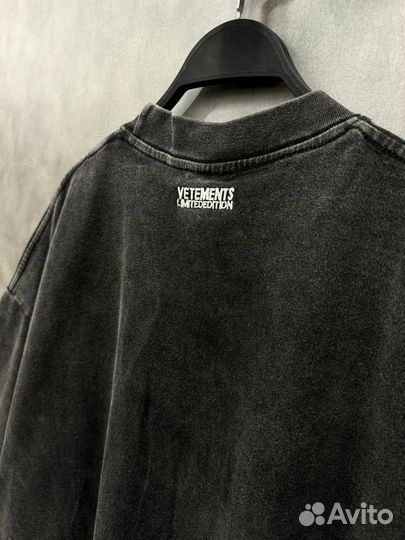 Шикарная футболка Vetements хит сезона