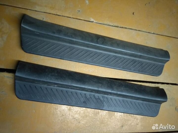 Пластиковые накладки на пороги Мазда3