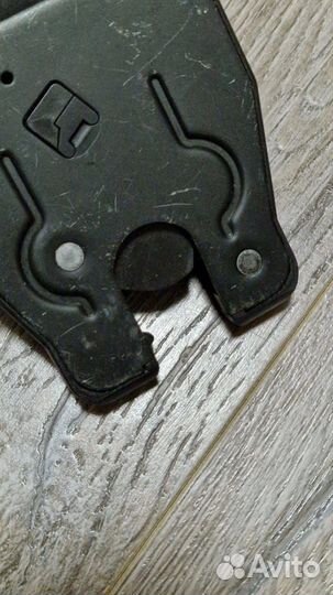 Замок крышки багажника внутренний BMW 7 E65/E66