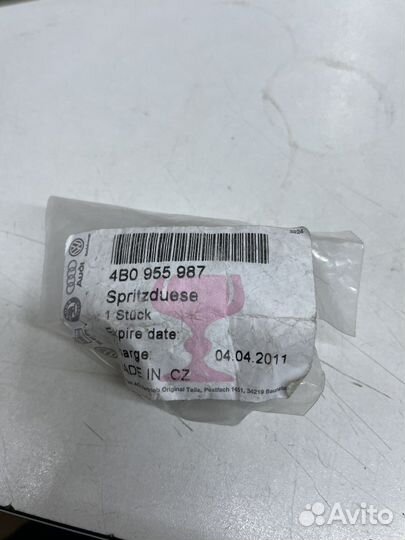 Форсунка омывателя левая Audi A6 C5