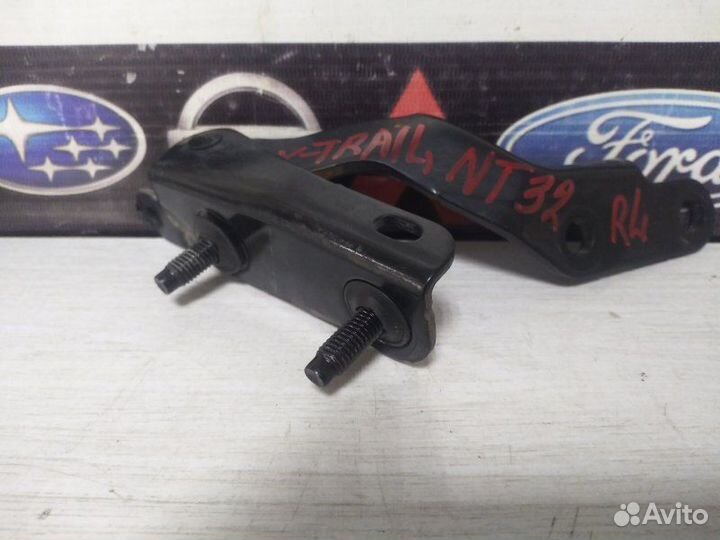 Петля двери багажника задняя левая Nissan X-Trail