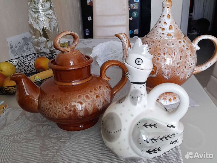 Кувшин керамические и разная посуда