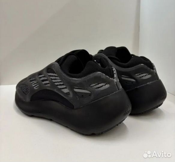 Кроссовки Adidas Yeezy Boost 700