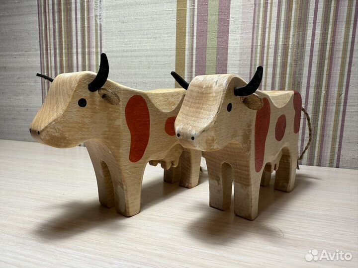 Фигурка швейцарская корова из дерева