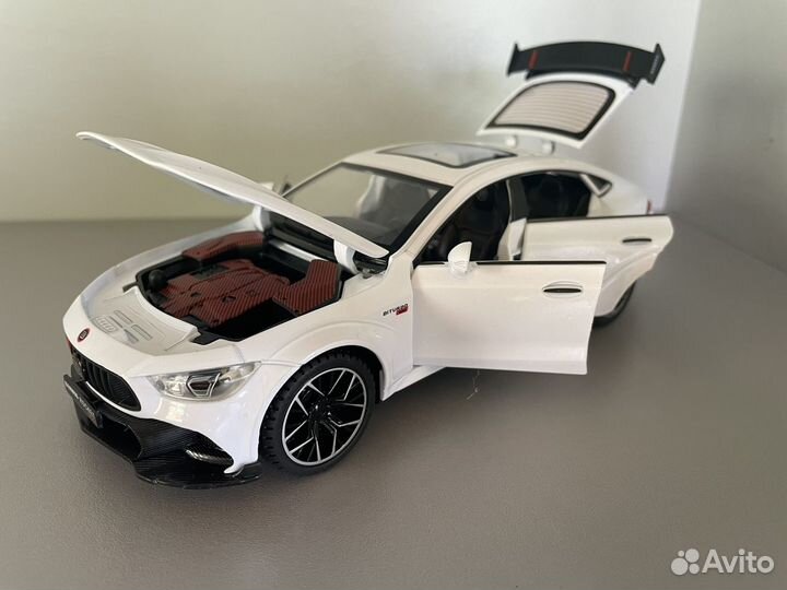 Коллекционная машинка Mercedes-Benz AMG GT 1:24