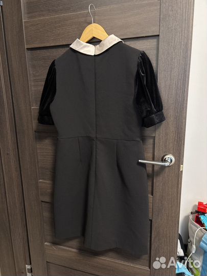 Платье с белым воротником 44