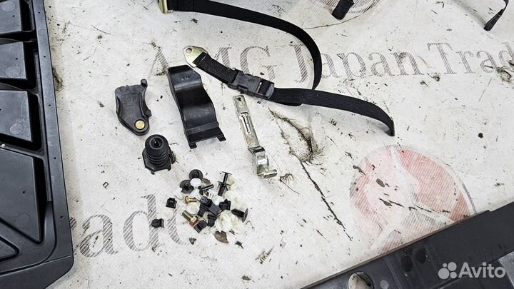 Обшивка багажника на Mercedes W124 E420