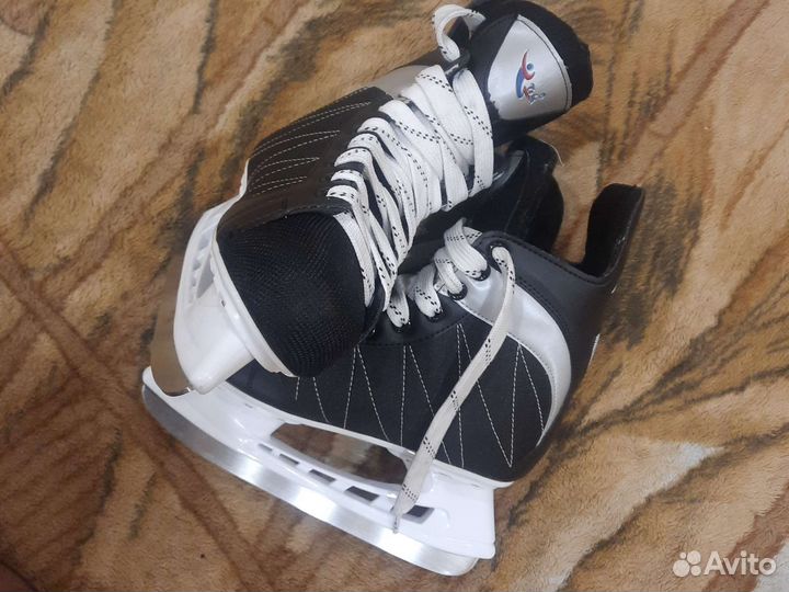 Коньки хоккейные 40 размер