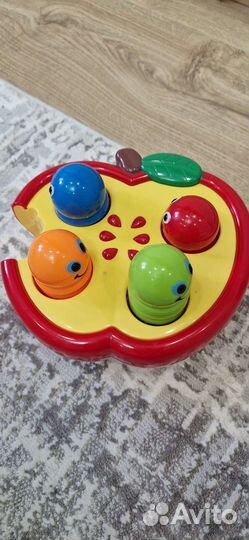 Яблочко с червячками