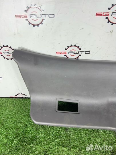 Обшивка крышки багажника Toyota Celica ZZT231