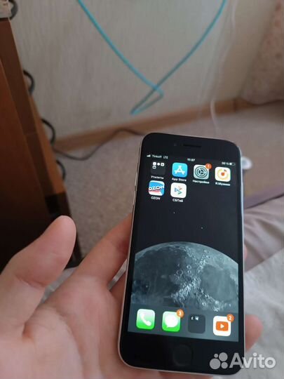 Телефон iPhone 8 64 gb