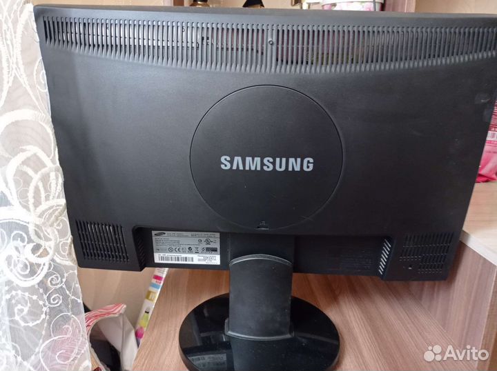 Монитор Samsung