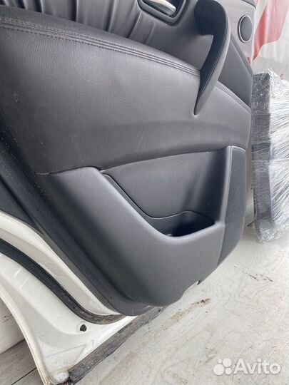 Nissan Patrol Y62 Обшивка двери задняя