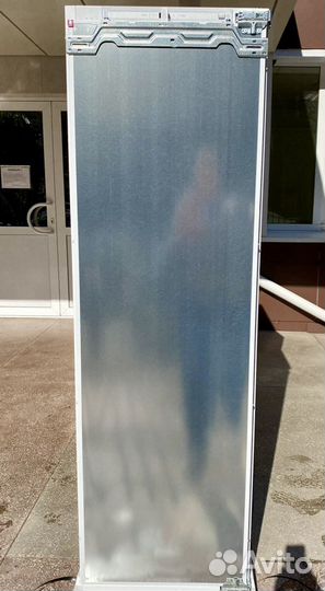 Встраиваемый холодильник