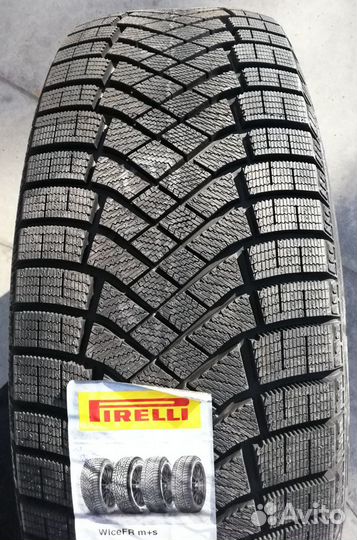Pirelli Ice Zero FR 235/55 R20 102T